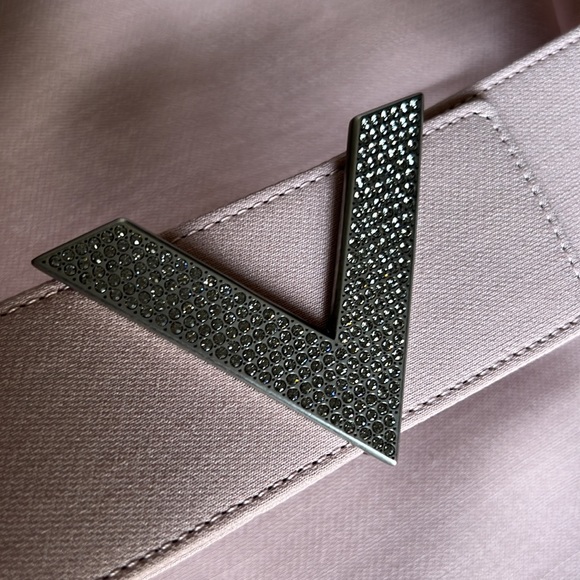 ❌SOLD❌Valentino
crepe V pavé belted dress 38 - Picture 13 of 15